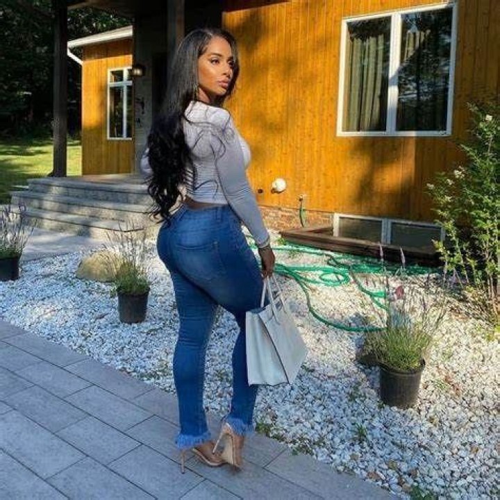 Nekisha Taneil (Instagram Star) - Age, Birthday, Bio, Facts, Family, Net Worth, Height & More