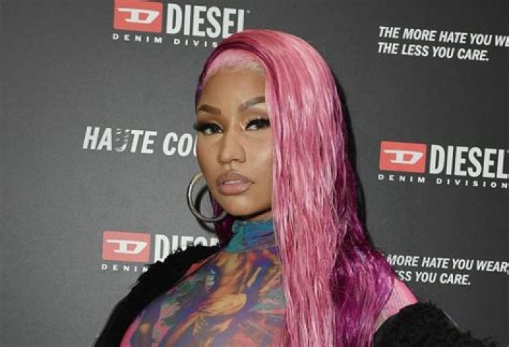 Nicki Minaj Flexes Fresh-Faced Beauty In Makeup-Less Video