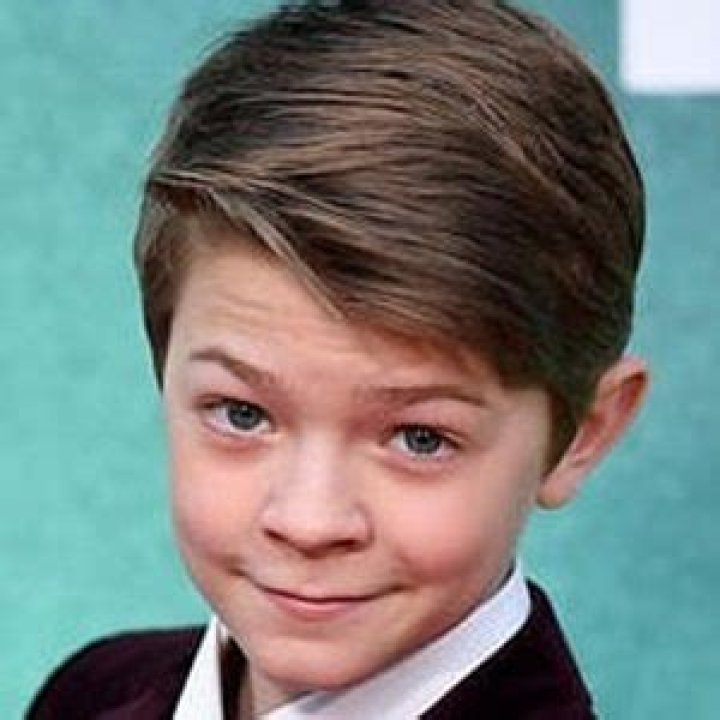 Oakes Fegley (Movie Actor) - Age, Birthday, Bio, Facts, Family, Net Worth, Height & More