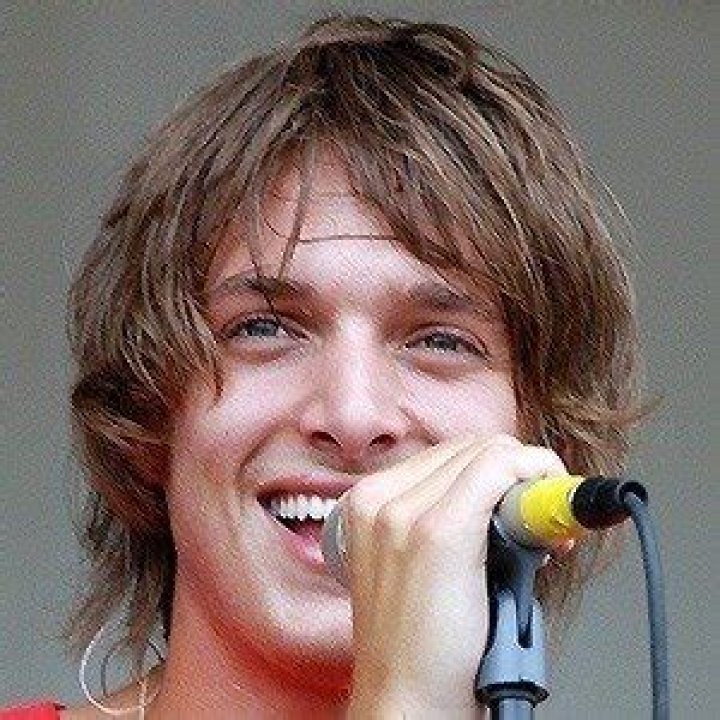 Paolo Nutini (Folk Singer) - Age, Birthday, Bio, Facts, Family, Net Worth, Height & More