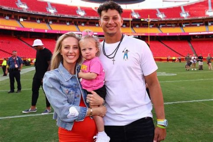 Patrick Mahomes and Fiancee Brittany Matthews’ Daughter Sterling Skye Helps Mom Find Her Wedding Dress