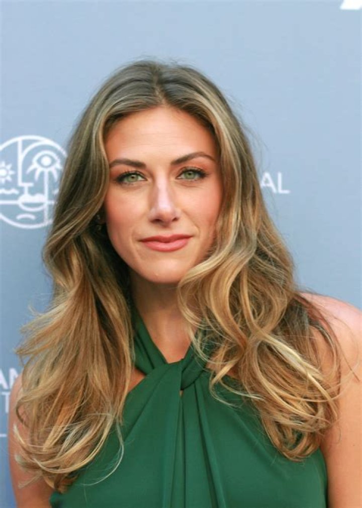 Perry Mattfeld (TV Actress) - Age, Birthday, Bio, Facts, Family, Net Worth, Height & More