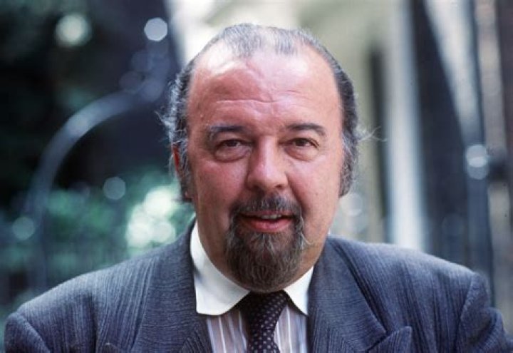 Peter Hall (Director) - Age, Birthday, Bio, Facts, Family, Net Worth, Height & More