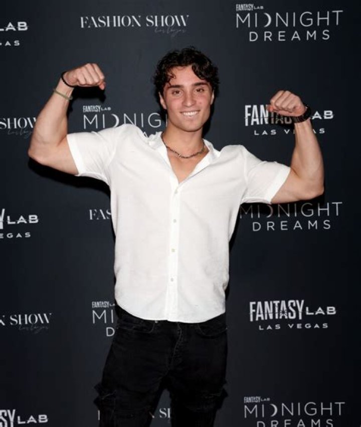 Peter Vigilante Net Worth 2023: What Is The "Too Hot To Handle" Star Worth?