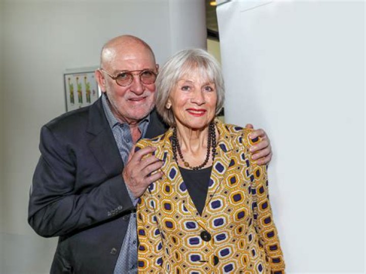 Pleuni Touw: Husband, net worth, tattoos, smoking & body measurements