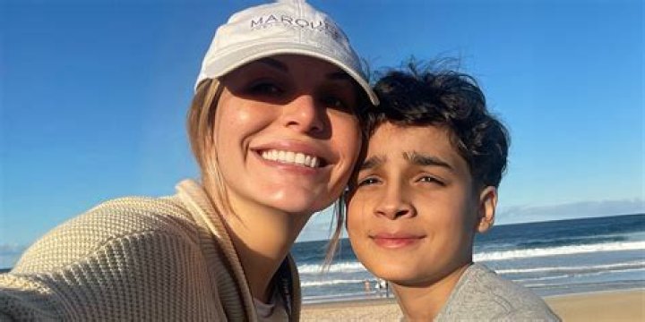 Pregnant Khloé Kardashian Teases Fans With Pic Only to Cover Her Bump With (You Guessed It) a Baggy Sweater