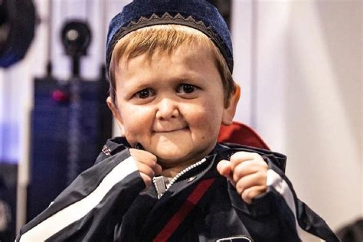 ¿Qué altura se considera un enano? – Celebrity.fm