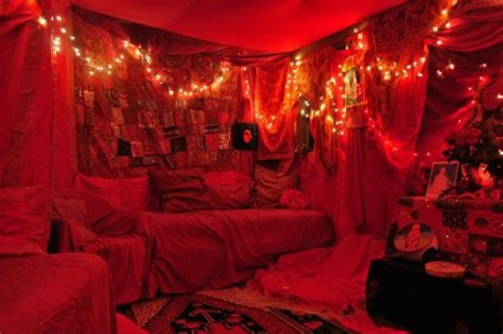 ¿Qué significan las luces rojas en el dormitorio? – Celebrity.fm
