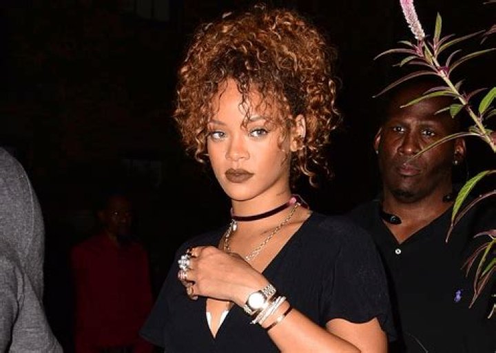 Rihanna’s Boobs Nearly Distract You From the Photoshop Fail She Just Posted