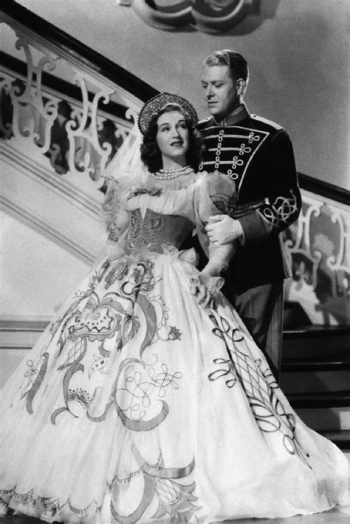 Rise Stevens (Opera Singer) - Age, Birthday, Bio, Facts, Family, Net Worth, Height & More