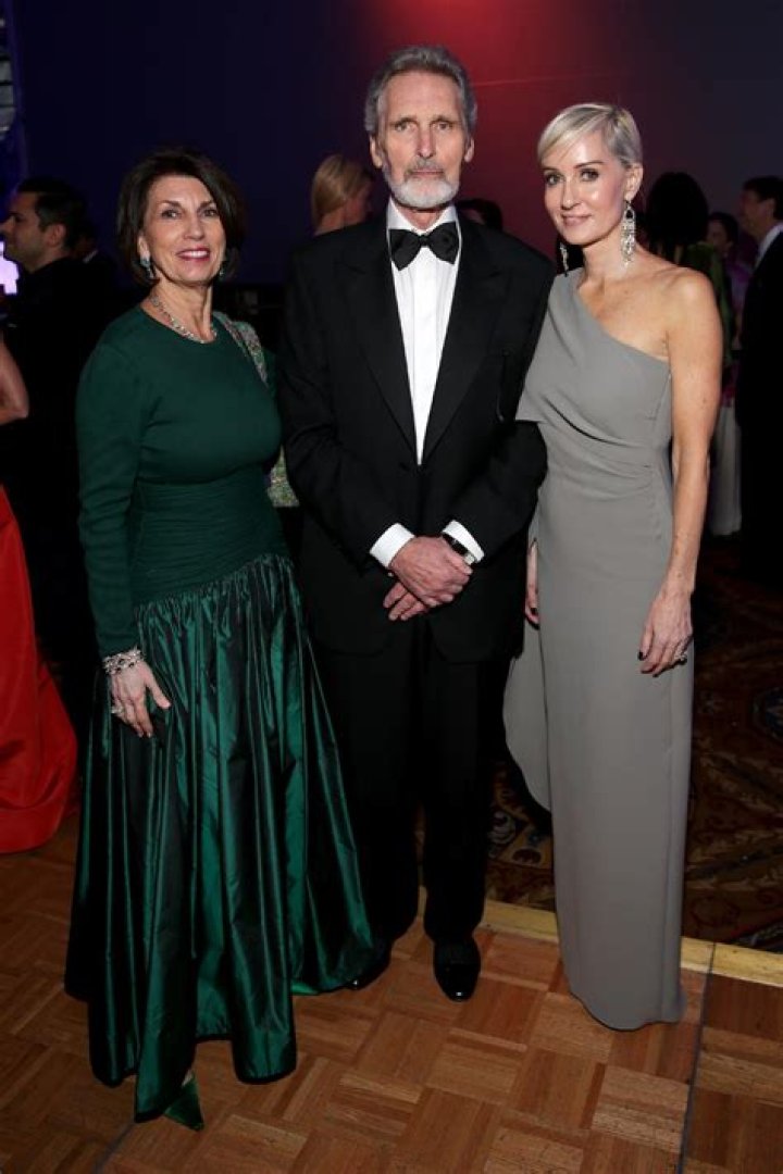 Robert Wolders Biography, Age, Height, Wife, Net Worth, Family