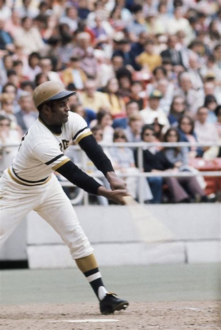 Roberto Clemente (Baseball Player) - Age, Birthday, Bio, Facts, Family, Net Worth, Height & More