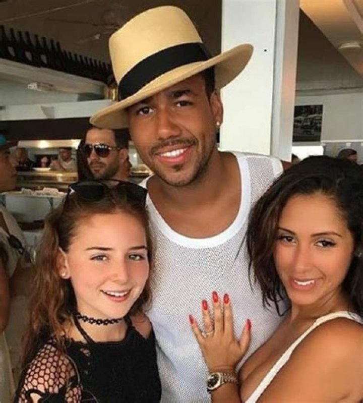 Romeo Santos: Girlfriend, net worth, tattoos, smoking & body facts
