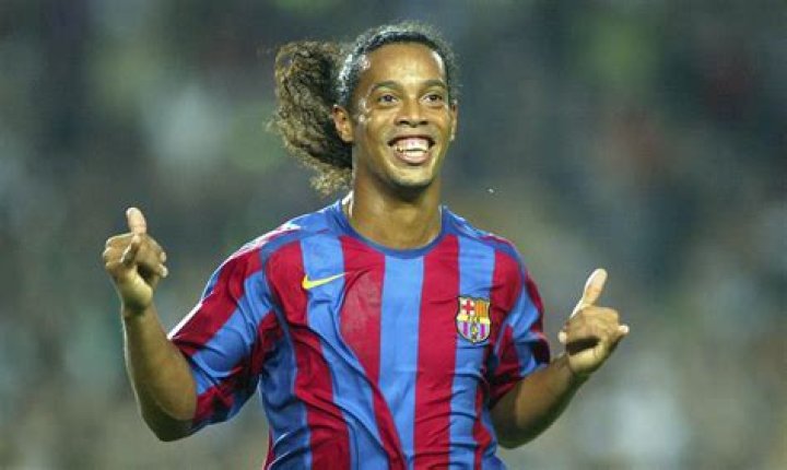 Ronaldinho biografía, edad, altura, esposo, net worth, familia