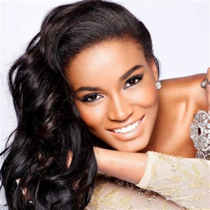 Rose Williams (TV Actress) - Age, Birthday, Bio, Facts, Family, Net Worth, Height & More