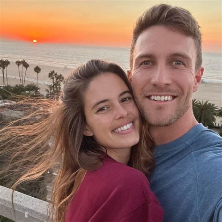 Samantha Swanson (TikTok Star) - Age, Birthday, Bio, Facts, Family, Net Worth, Height & More