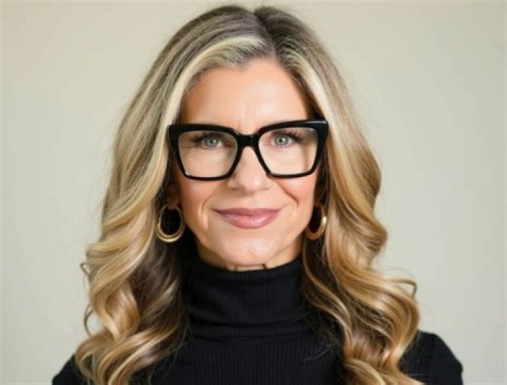 Sara Gottfried (Doctor) - Age, Birthday, Bio, Facts, Family, Net Worth, Height & More