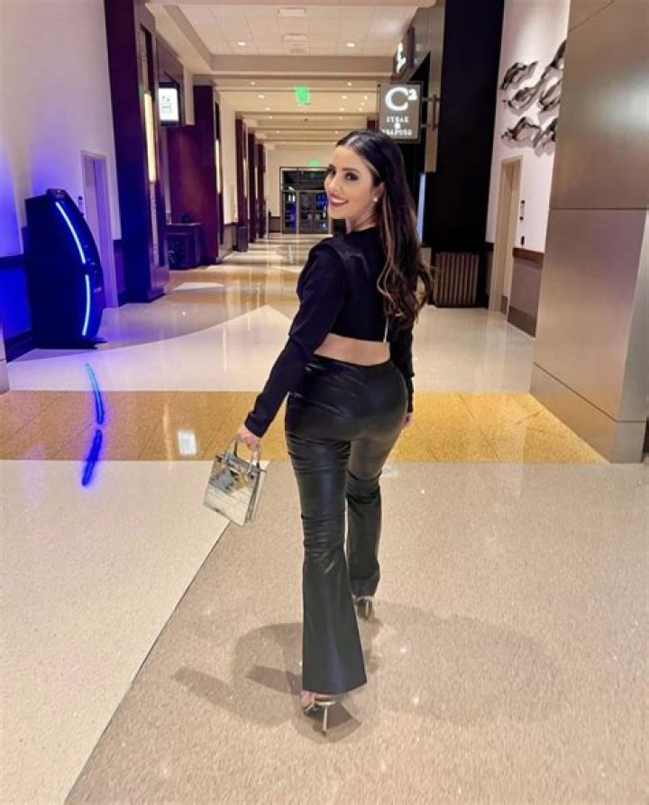 Sara Hodges [CBS13] Wiki, Biography, Age, Salary, Boyfriend, Instagram