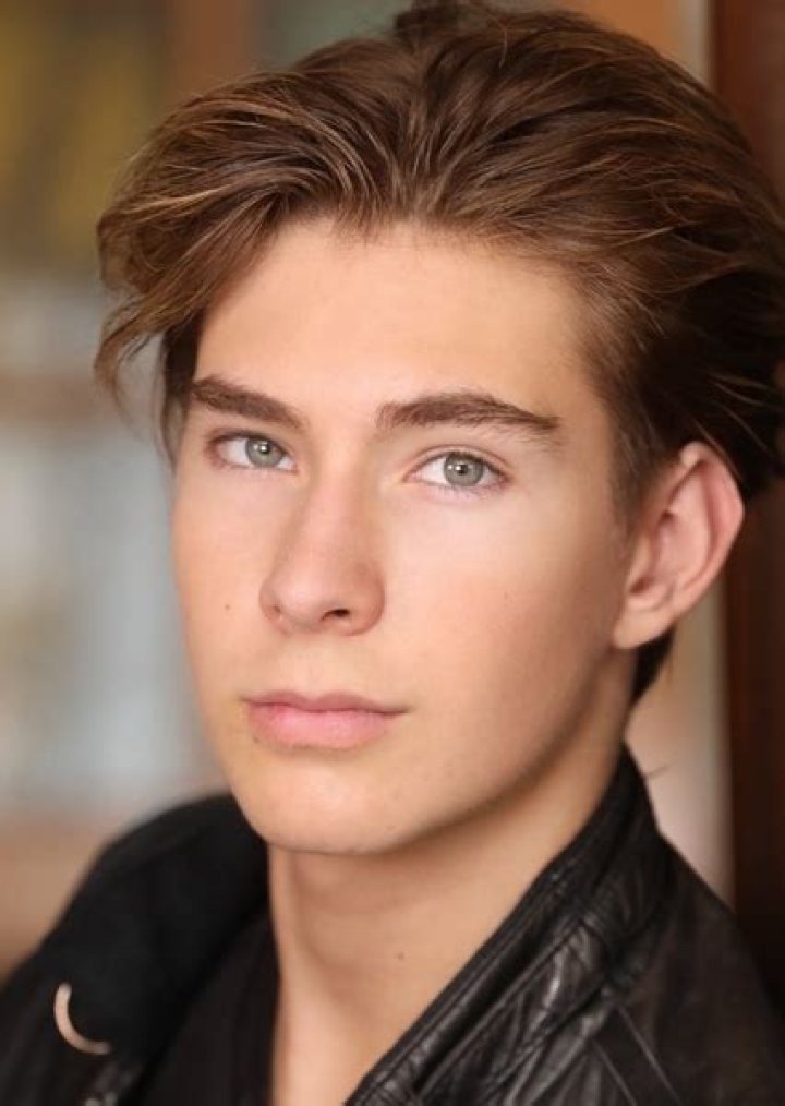 Sawyer Sharbino (Actor) Wiki, Biography, Age, Height, Weight, Net Worth, Sisters, Family, Career