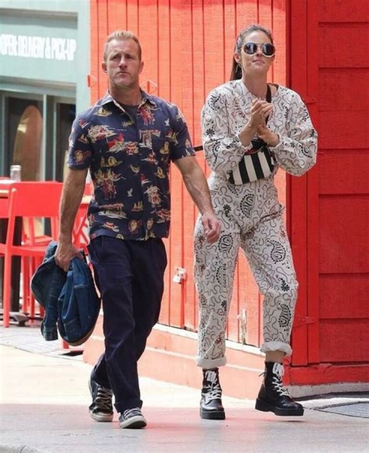 Scott Caan: Girlfriend, net worth, tattoos, smoking & body facts