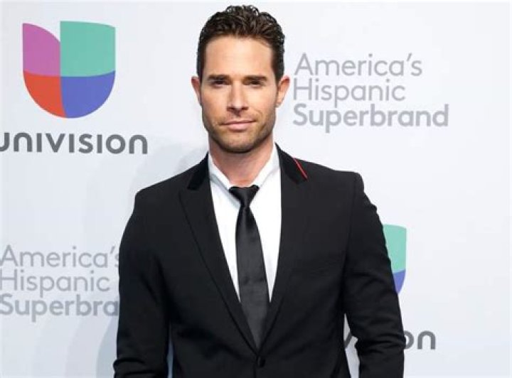 Sebastián Rulli biografía, edad, altura, esposo, net worth, familia