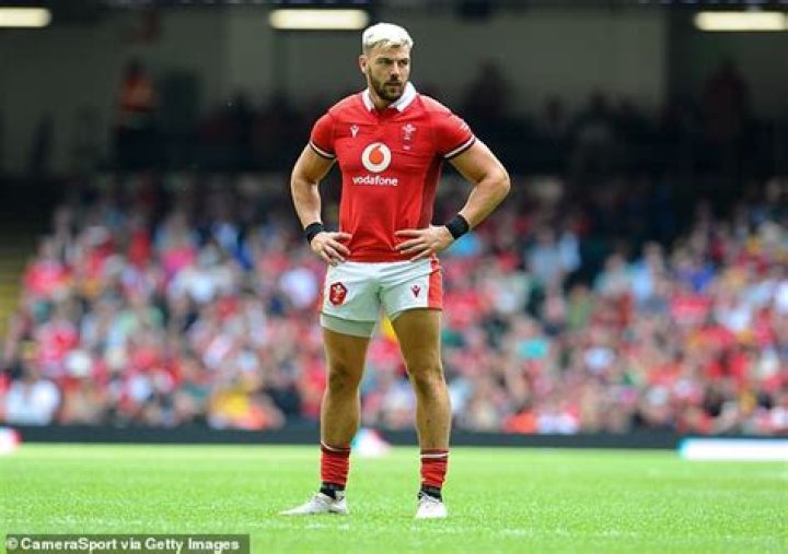 Shane Williams (Rugby Player) - Age, Birthday, Bio, Facts, Family, Net Worth, Height & More