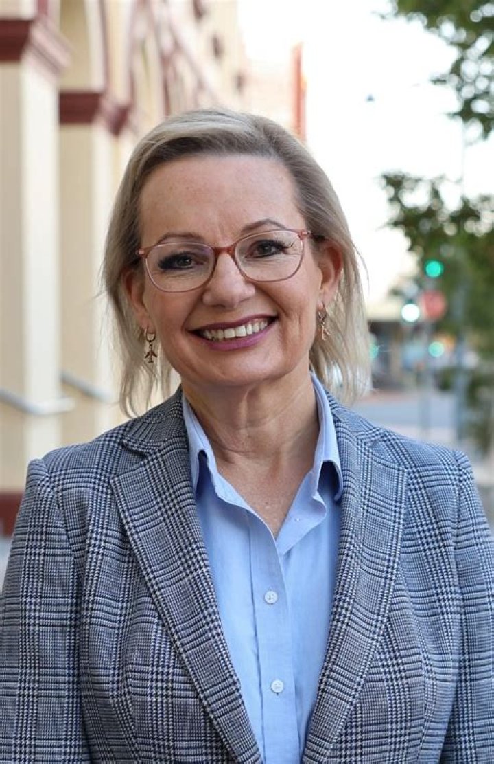 Shaun Ley Biography, Age, Height, Wife, Net Worth, Family