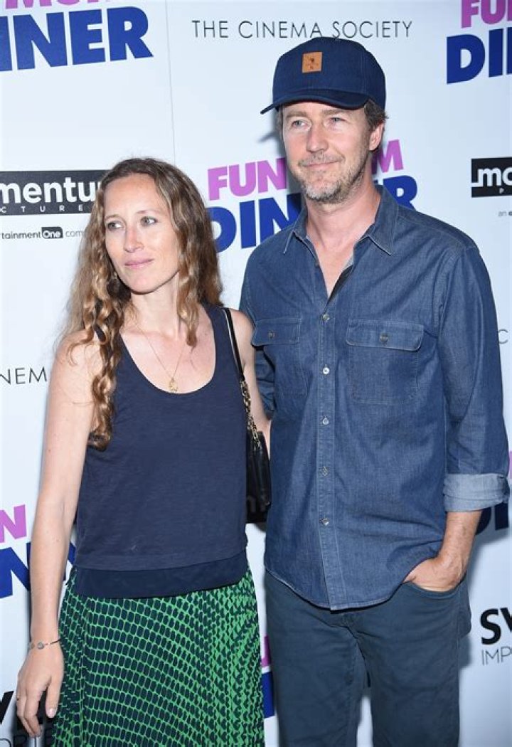 Shauna Robertson (Film Producer) - Age, Birthday, Bio, Facts, Family, Net Worth, Height & More