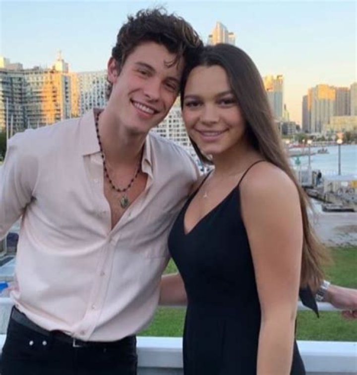 Shawn Mendes – Bio, Age, Height, Net worth, Is He Gay, Who’s Girlfriend