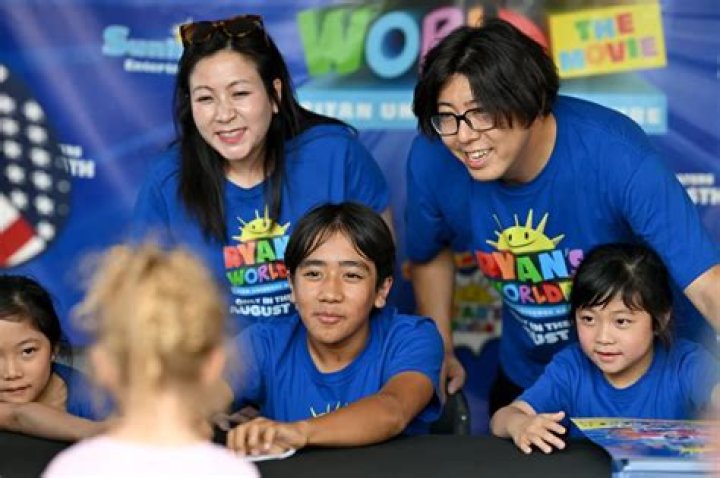 Shion Kaji (YouTube Star) - Age, Birthday, Bio, Facts, Family, Net Worth, Height & More