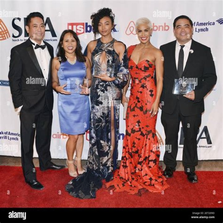 Sibley Scoles Husband, Married, Net Worth, Age, Height, Kids, Bio