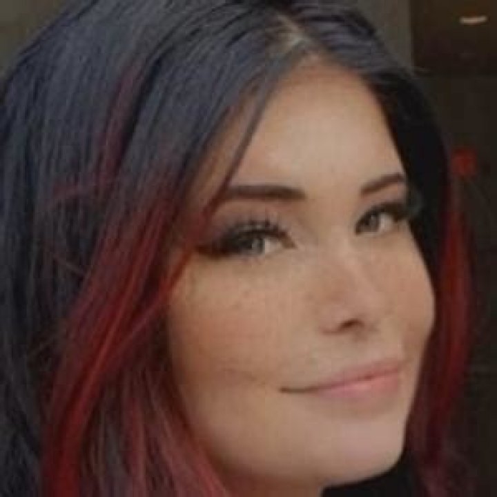 Siiri Parks (TikTok Star) - Age, Birthday, Bio, Facts, Family, Net Worth, Height & More