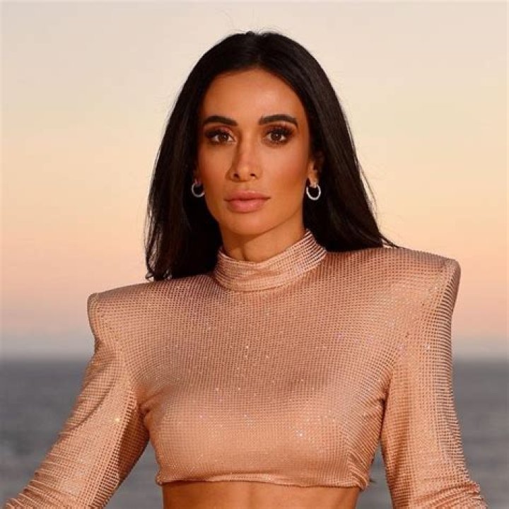 Silvia Bussade Braz (Blogger) - Age, Birthday, Bio, Facts, Family, Net Worth, Height & More