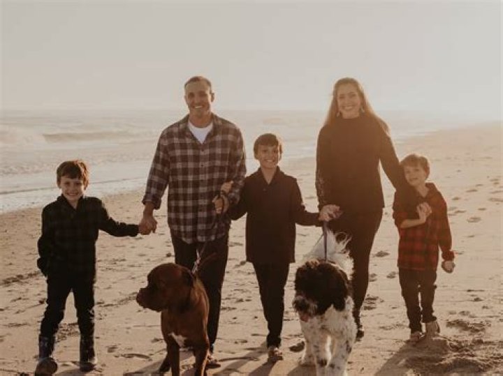 Stuart Jones Biography, Age, Height, Wife, Net Worth, Family