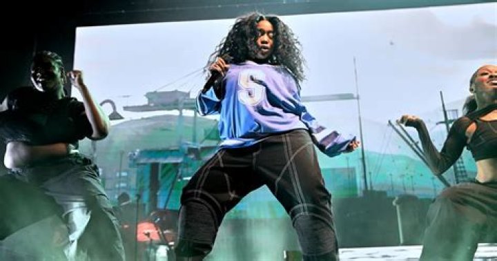 SZA Flaunts Bikini In New Photo Dump, Addresses "Lana" Demands