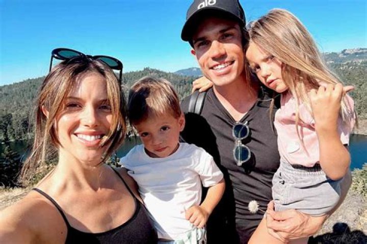 Tanner Novlan Biography, Age, Height, Wife, Net Worth, Family