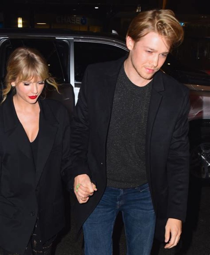 Taylor Swift’s Boyfriend Joe Alwyn Was ‘On His Best Behavior’ While Flying Solo In NYC (EXCLUSIVE)