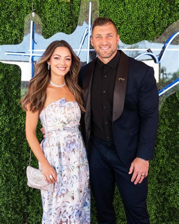 Tim Tebow Biography, Age, Height, Wife, Net Worth, Family