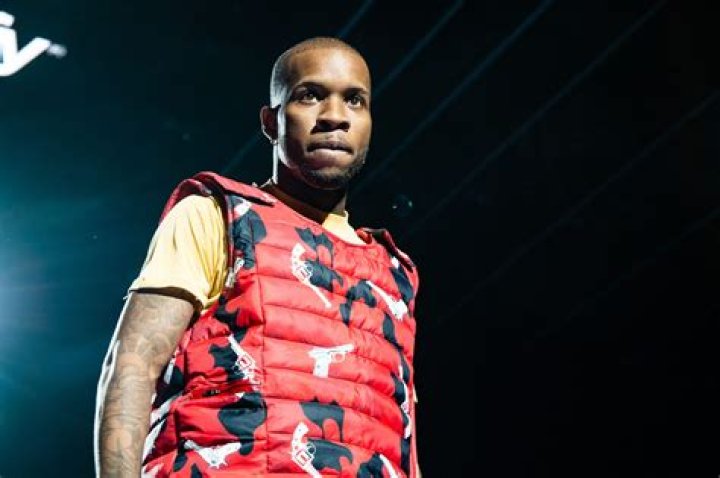 Tory Lanez Chats It Up With Fans In Twitter Group Chat, Does The Dash When Questioned About Having A Phone
