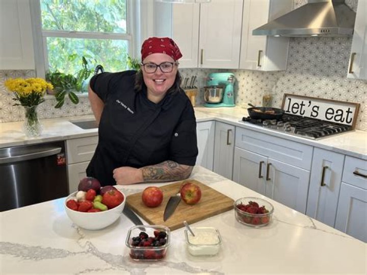 Tracey Bloom (Chef) - Age, Birthday, Bio, Facts, Family, Net Worth, Height & More