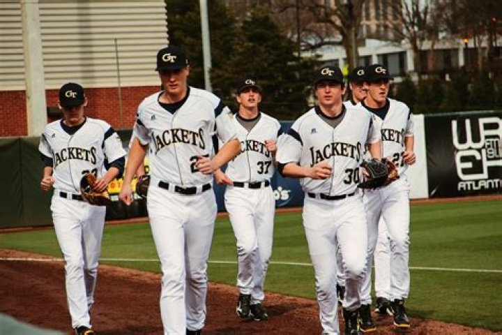 USC Trojans Grew Up In Norco, California Along With Two Older Brothers