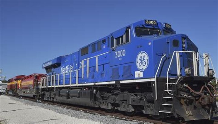 What locomotives does GE make?