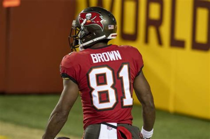 What made Antonio Brown leave the game? Did Antonio Brown just quit mid-game?