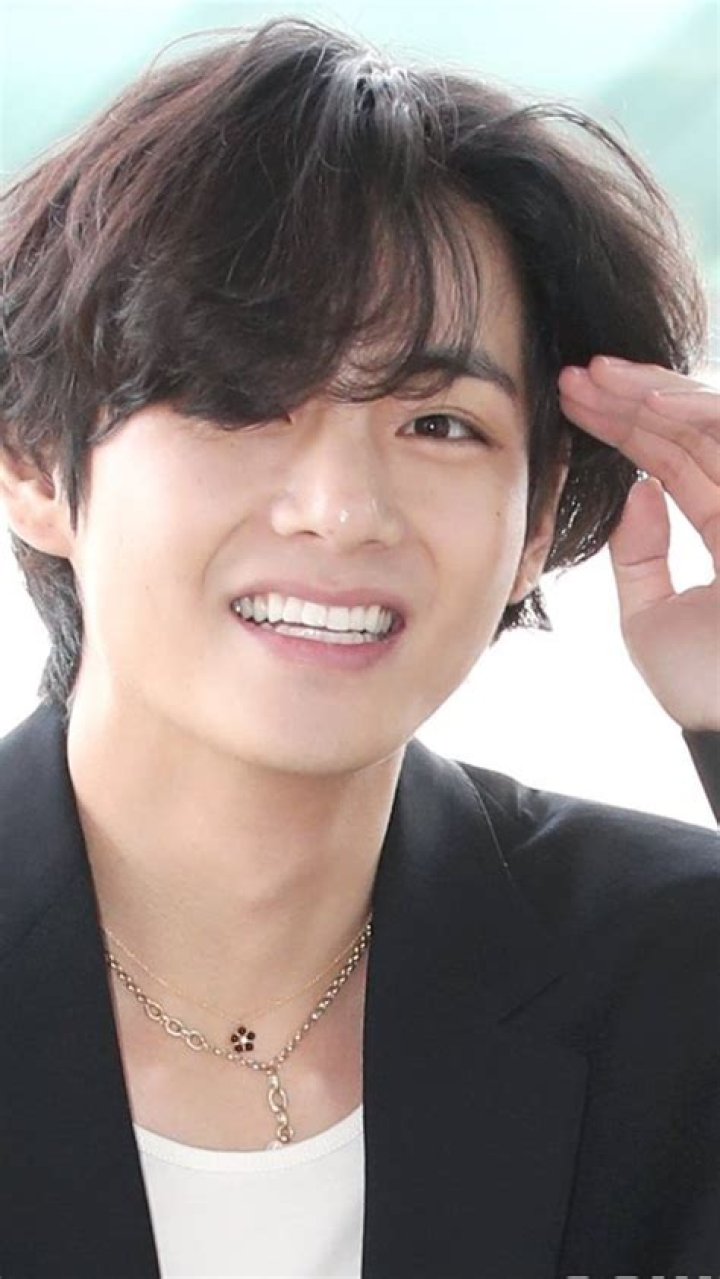 When did Taehyung graduate?