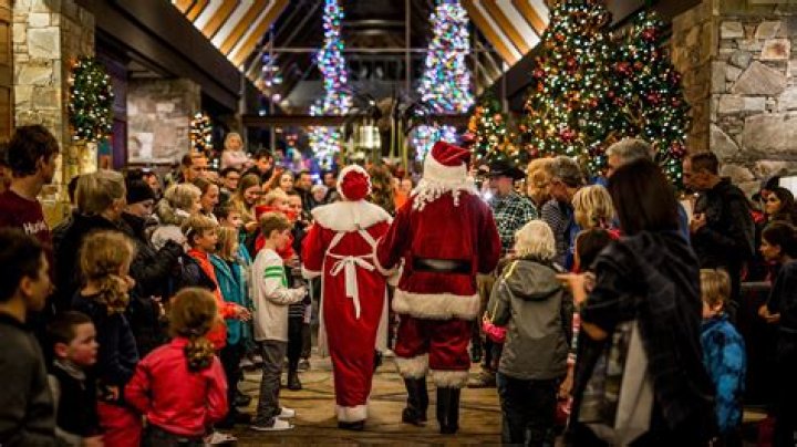 Who actually plays piano in Chateau Christmas?