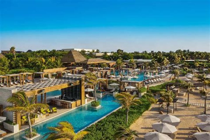 Who owns the mayan palace?