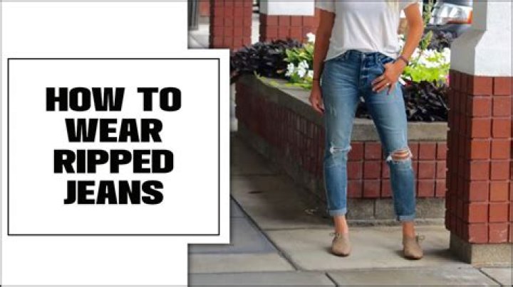 Why can't students wear ripped jeans?