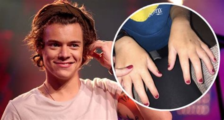 Why does Harry Styles paint his nails? – Celebrity.fm – #1 Official Stars, Business & People Network, Wiki, Success story, Biography & Quotes