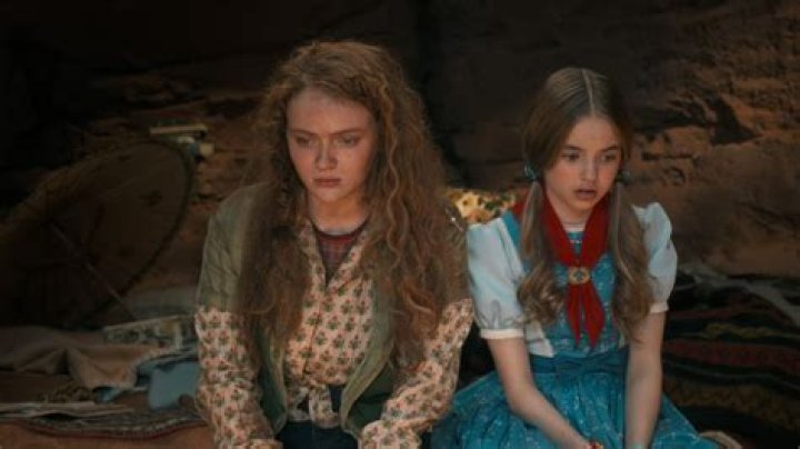 Why does Holly Hunter talk out of one side of her mouth?