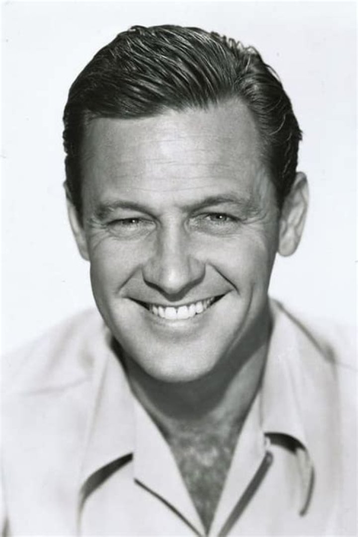 William Holden (Actor de Cine) - Edad, cumpleaños, biografía, hechos, familia, patrimonio neto, altura y más